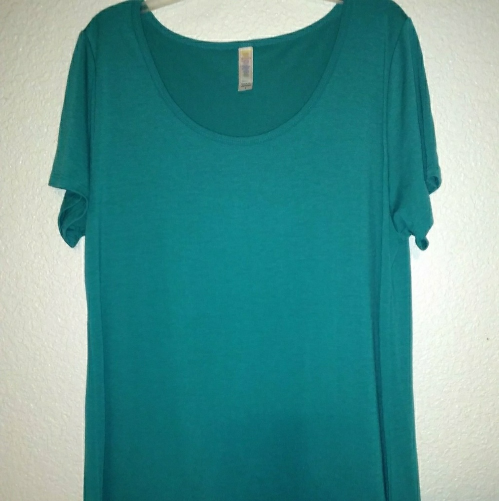 EUC Lularoe classic tee